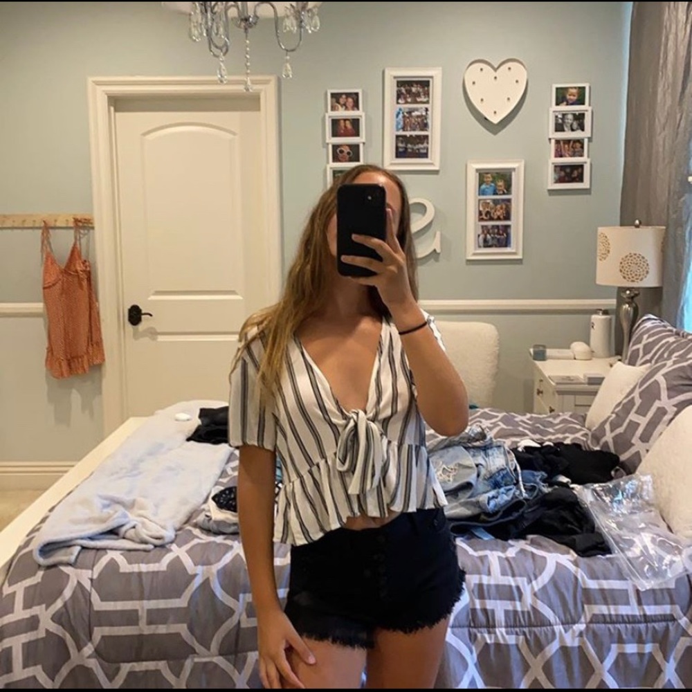 brandy tie tee